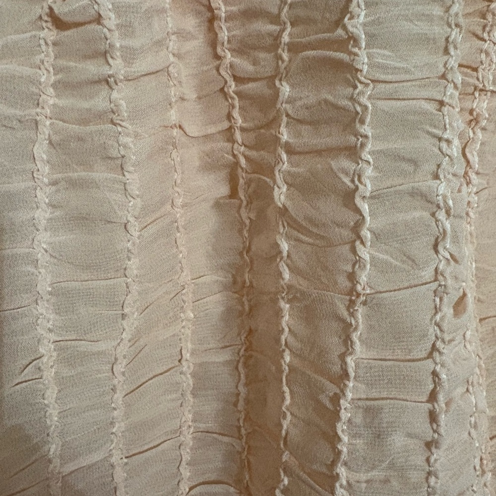 Baby Peachy Pink Tweed Ruffles
Scrunched Diamond Button Down
Size XLarge - Picture 6 of 6